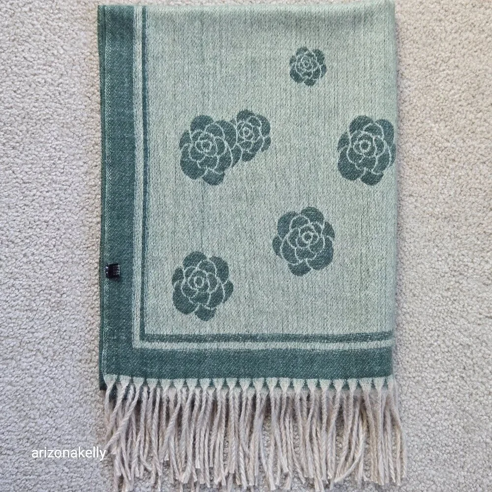 NWOT Wool Blend Rose Woven Fringe Scarf Floral Flower